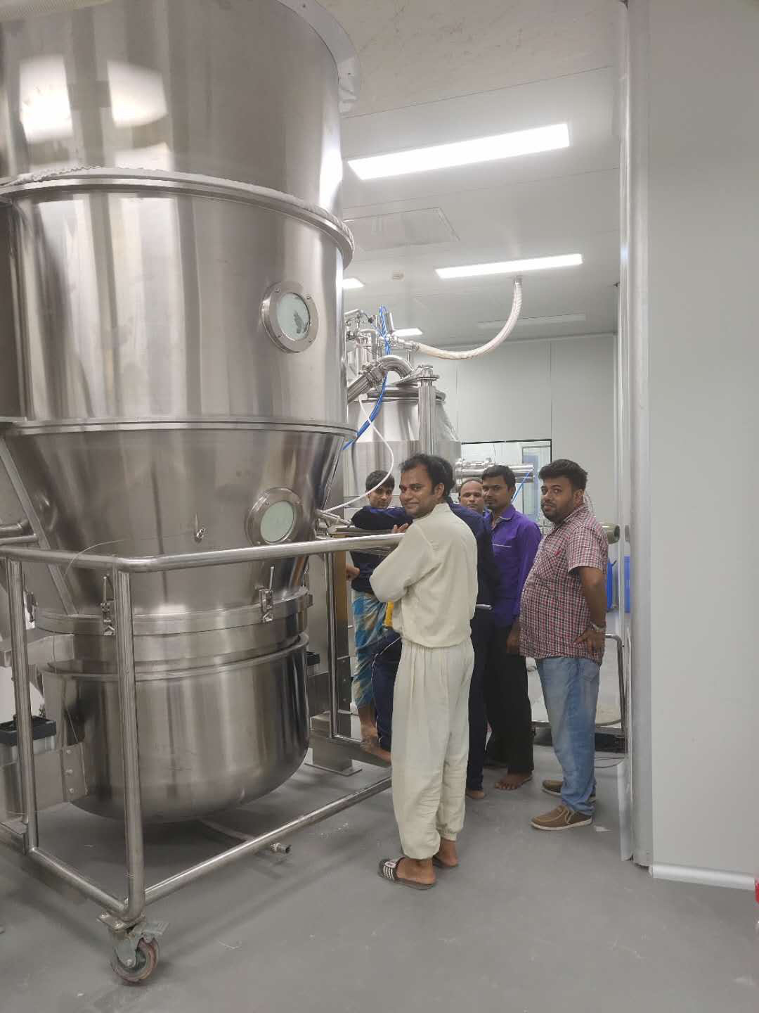 100180kg/Batch Fluid Bed Dryer Granulator / ISO9001 Fluidised Bed